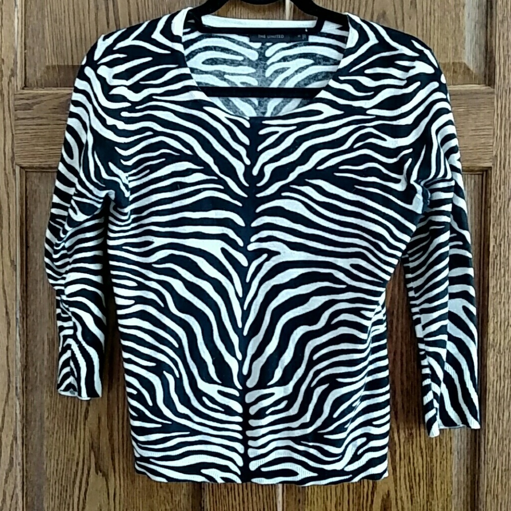 Lightweight sweater top.